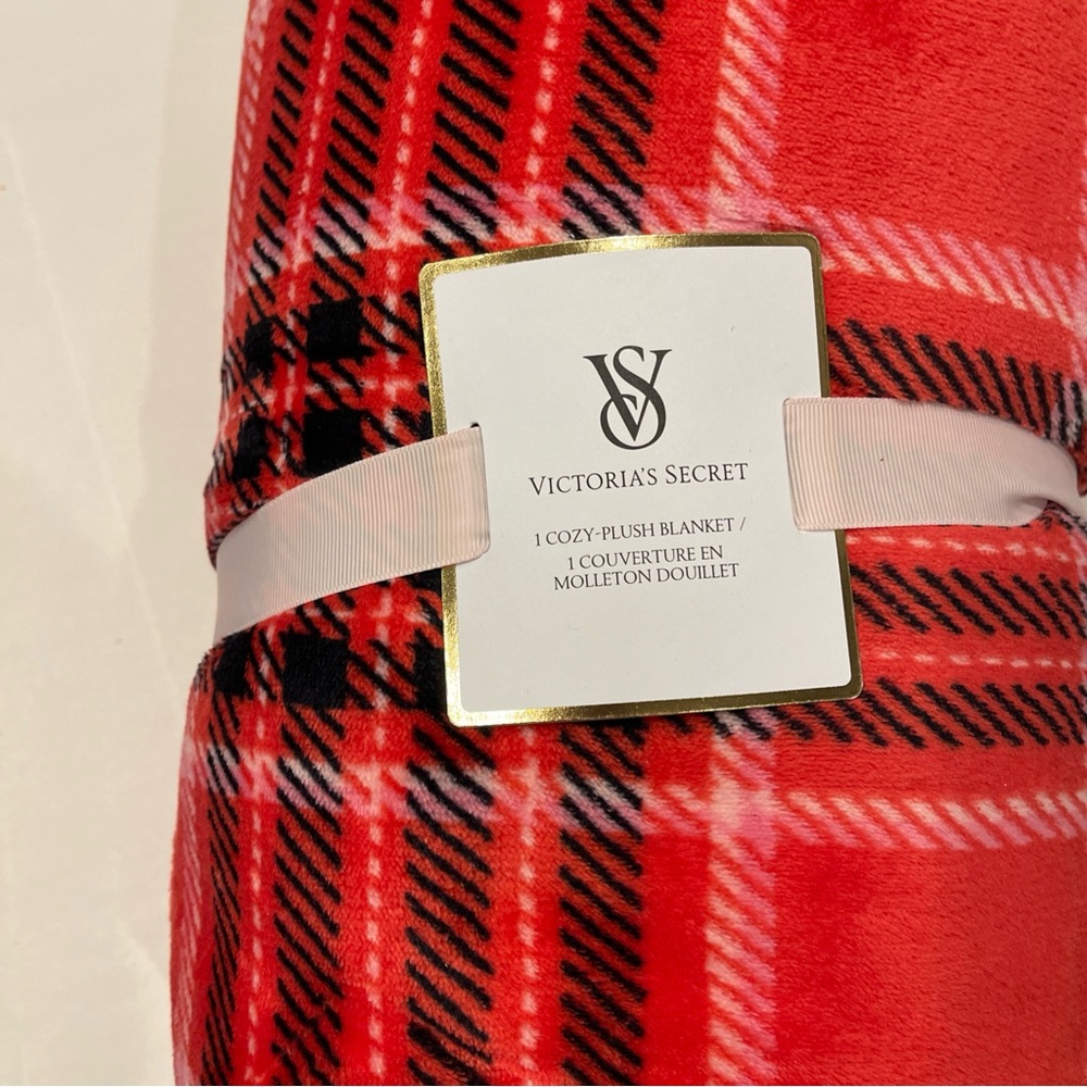 2024 Victoria's Secret Cozy Plush Tartan Plaid Blanket, Brand New With Tag $70.